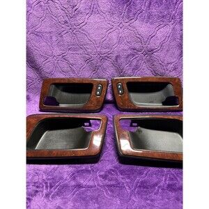 2007 Cadillac CTs Interior Front Door Handles With Wood Grain